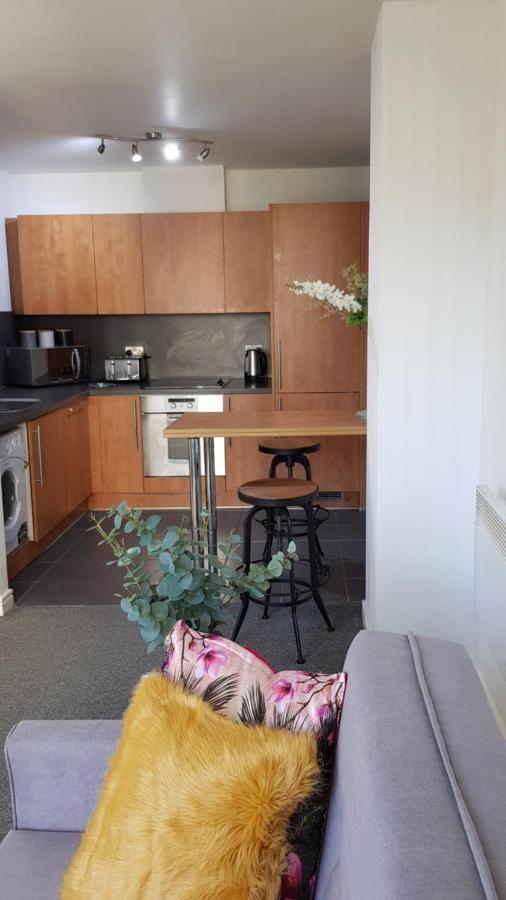City Centre 1 Bed Apartment With Free On Site Parking With Cctv By Lets Relocations Birmingham Exterior photo
